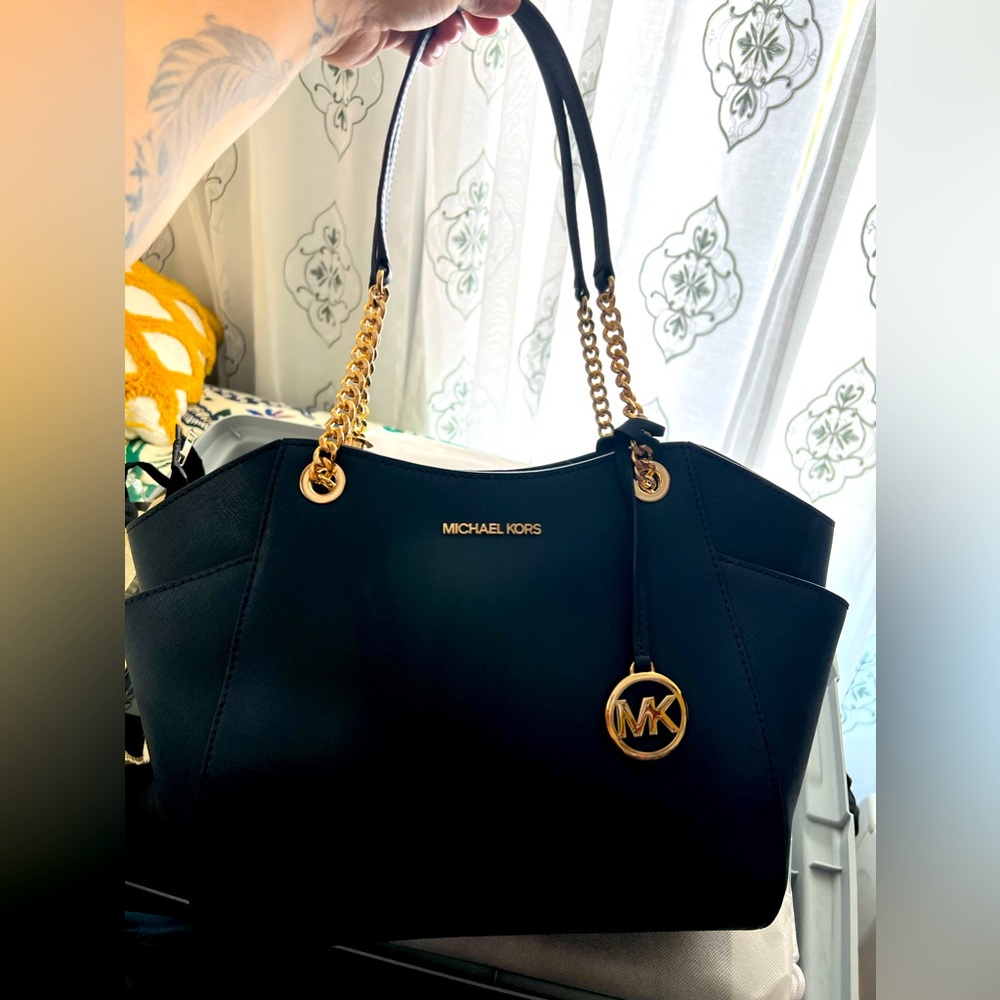 Michael Kors Large chain shoulder leather tote